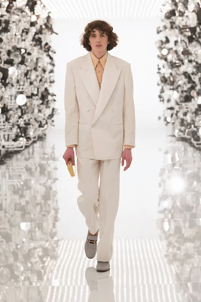 Look 60